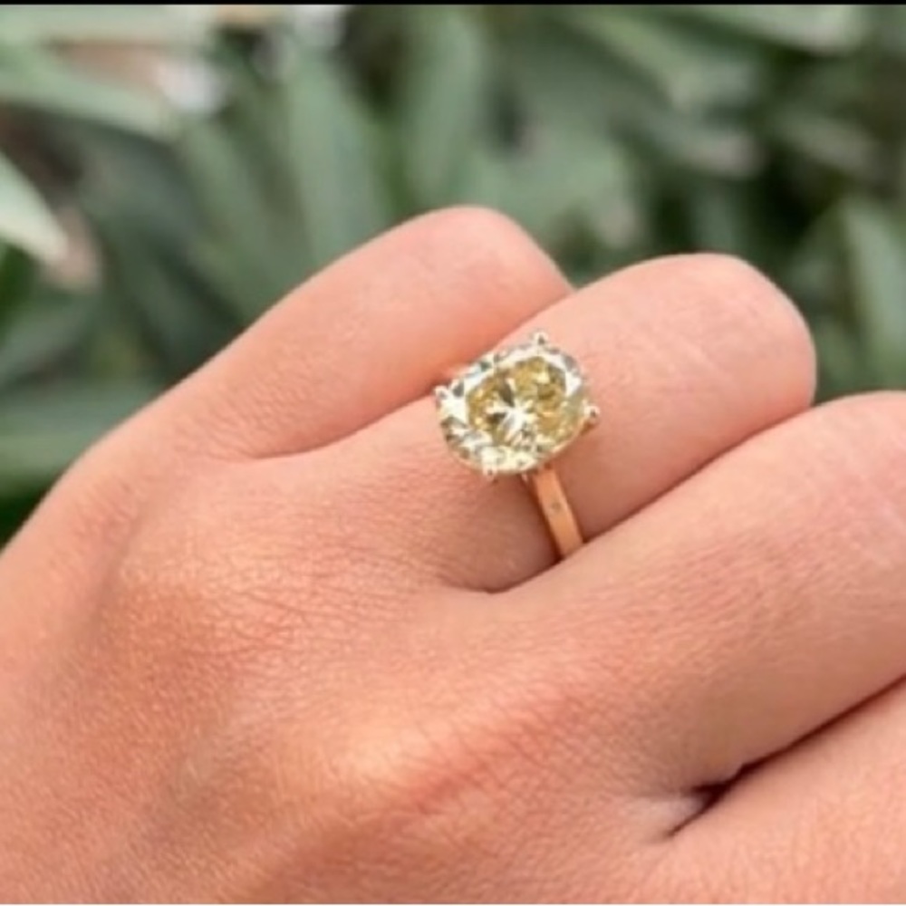 Solitaire moissanite ring - Picture 3 of 5